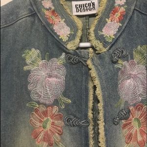 CHICO’S EMBROIDERED JEAN JACKET SZ1